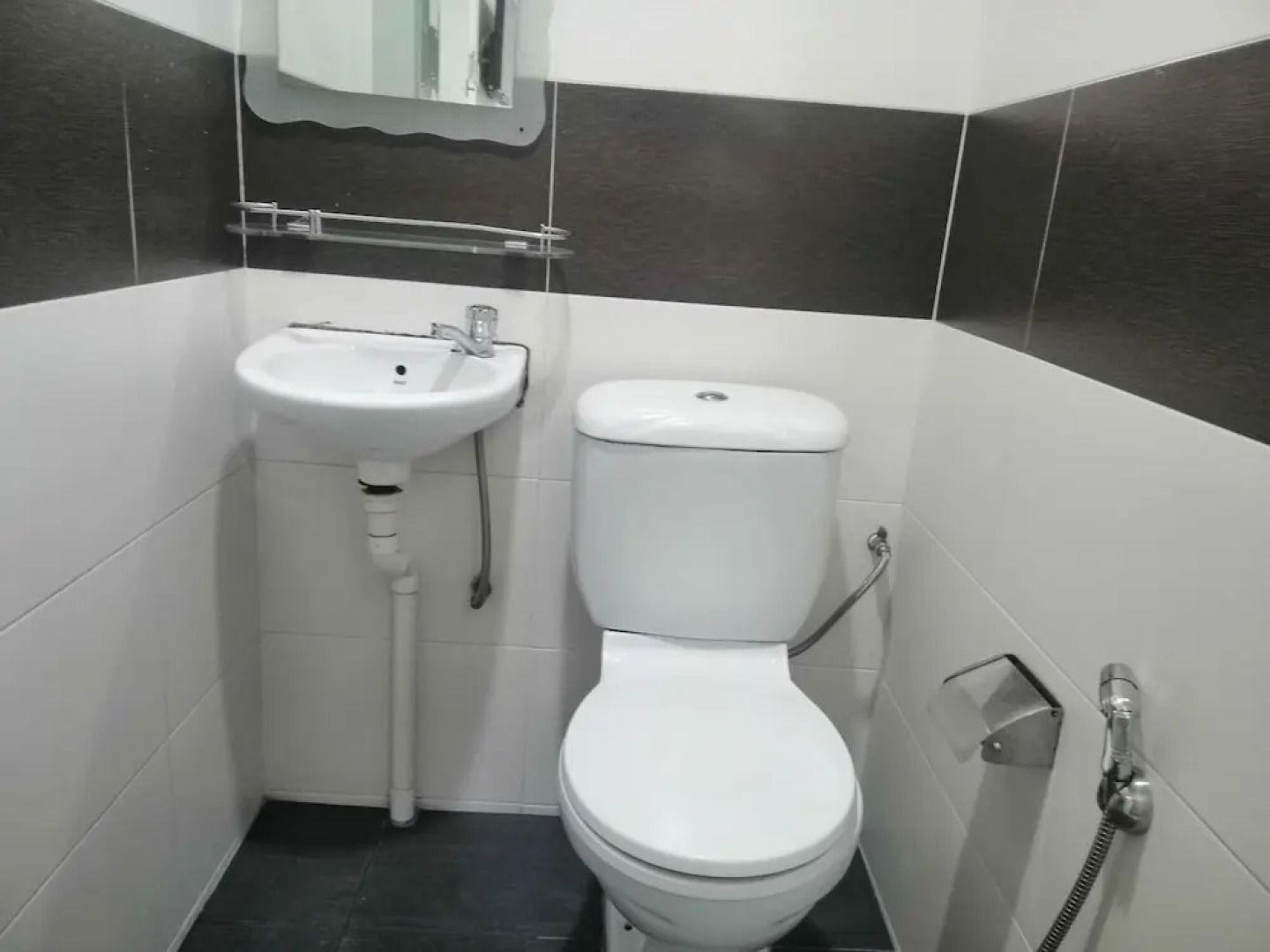 OYO 90028 Ragula Hotel