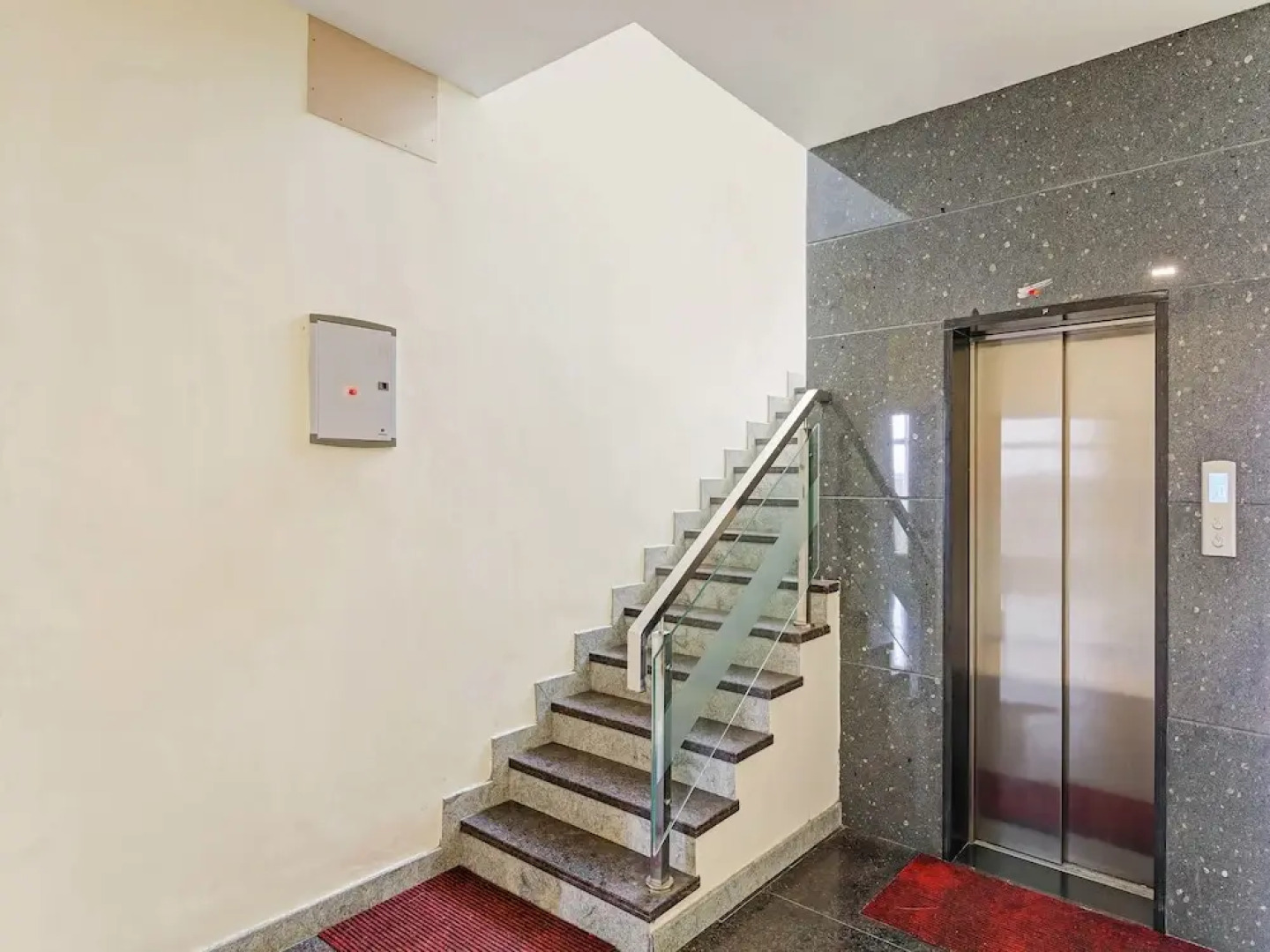 OYO 24959 Slv Royal Inn