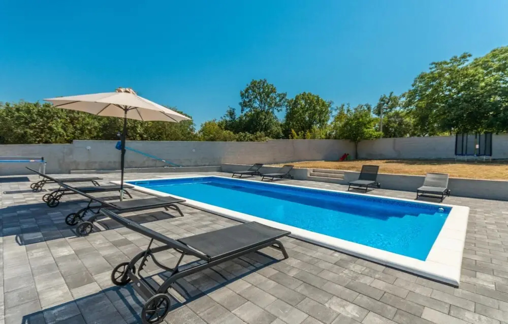 Stunning Home in Donje Rastane With Wifi, 4 Bedrooms and Outdoor Swimming Pool