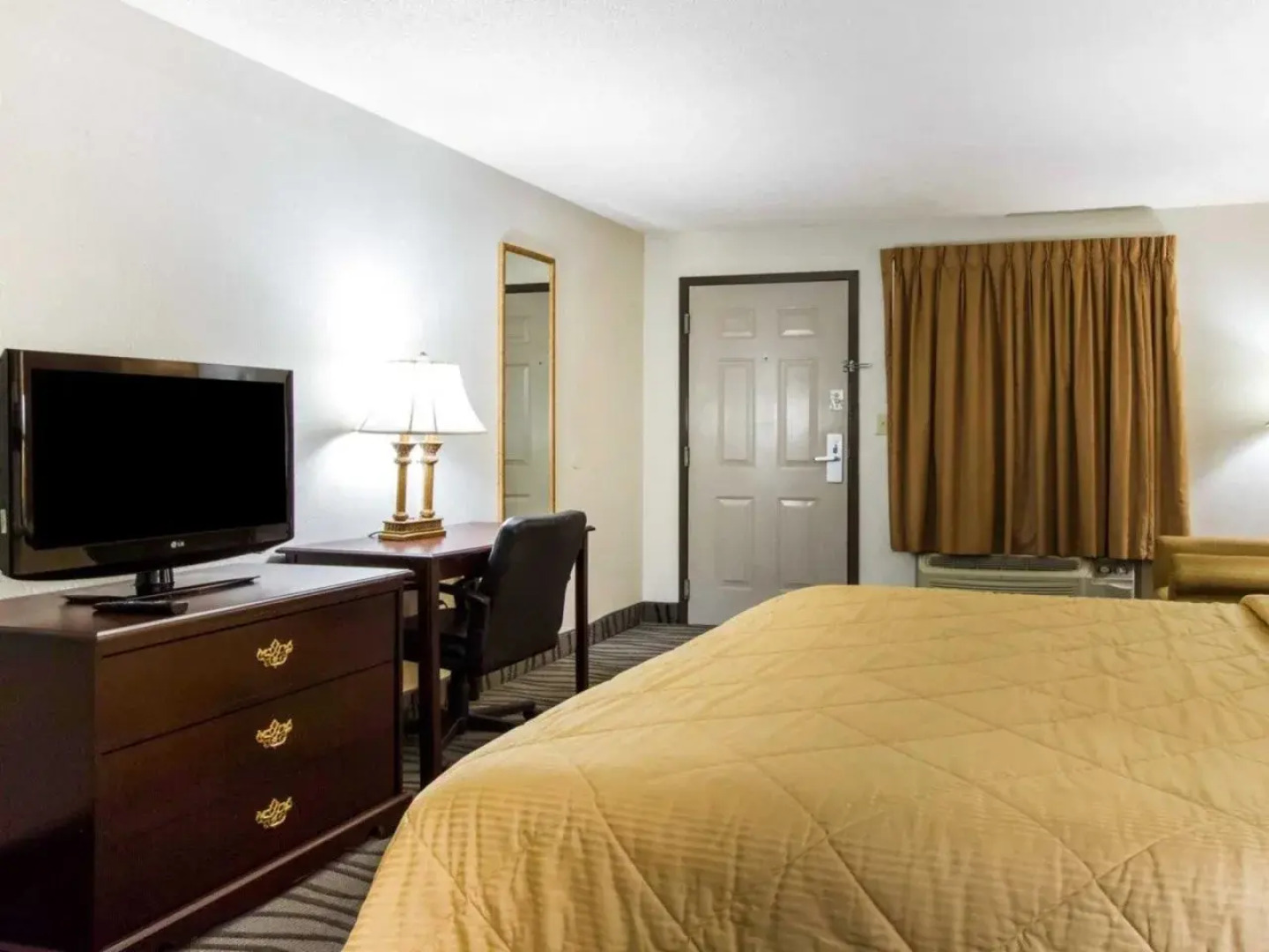 Executive Inn & Suites