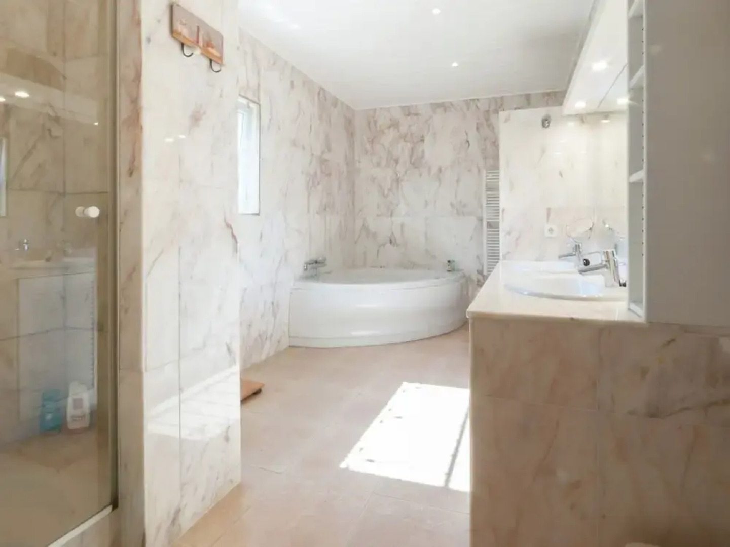 Fantastic Holiday Home With Private Pool at the Port Including a Private Berth