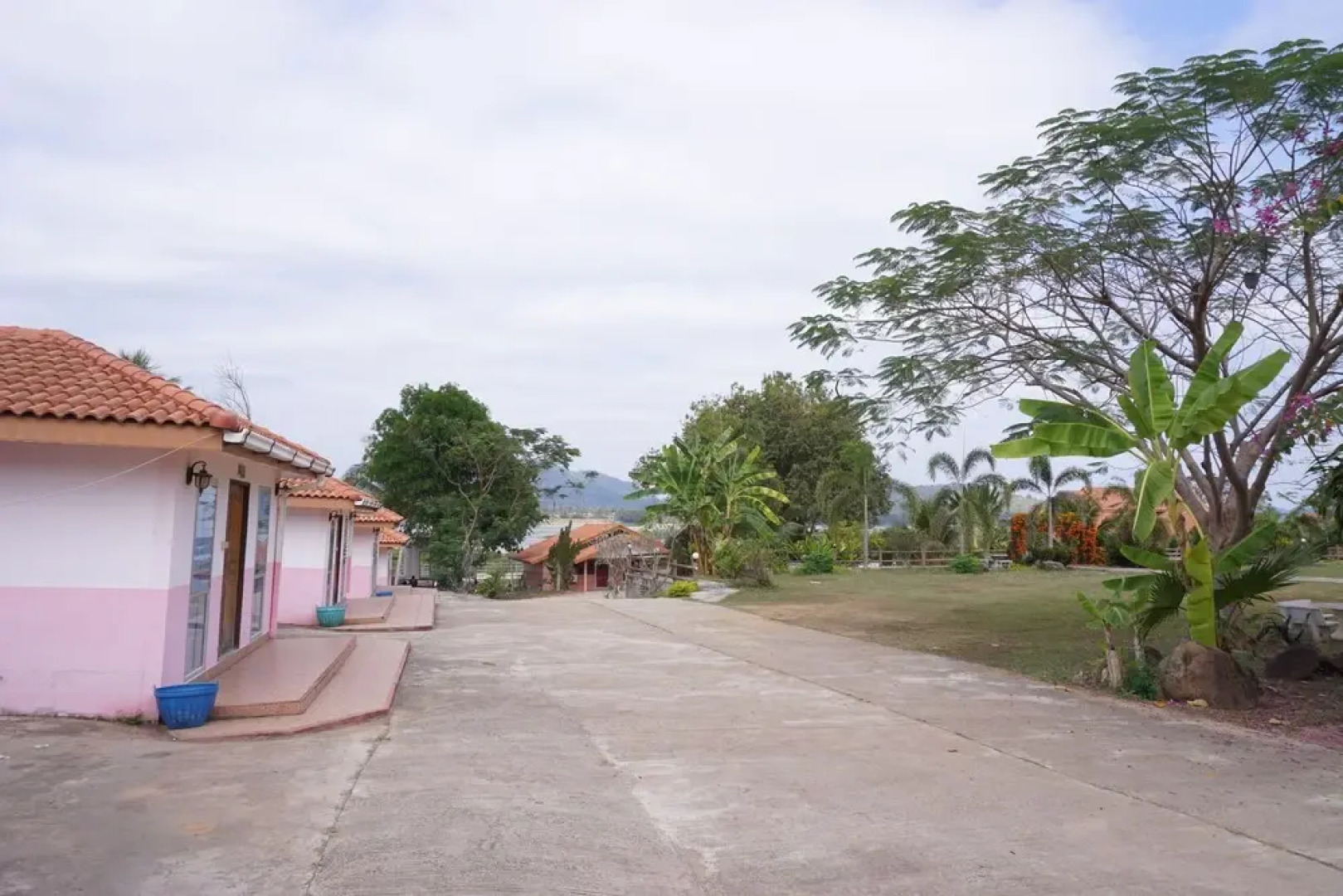 Bua Luang Nakara Resort