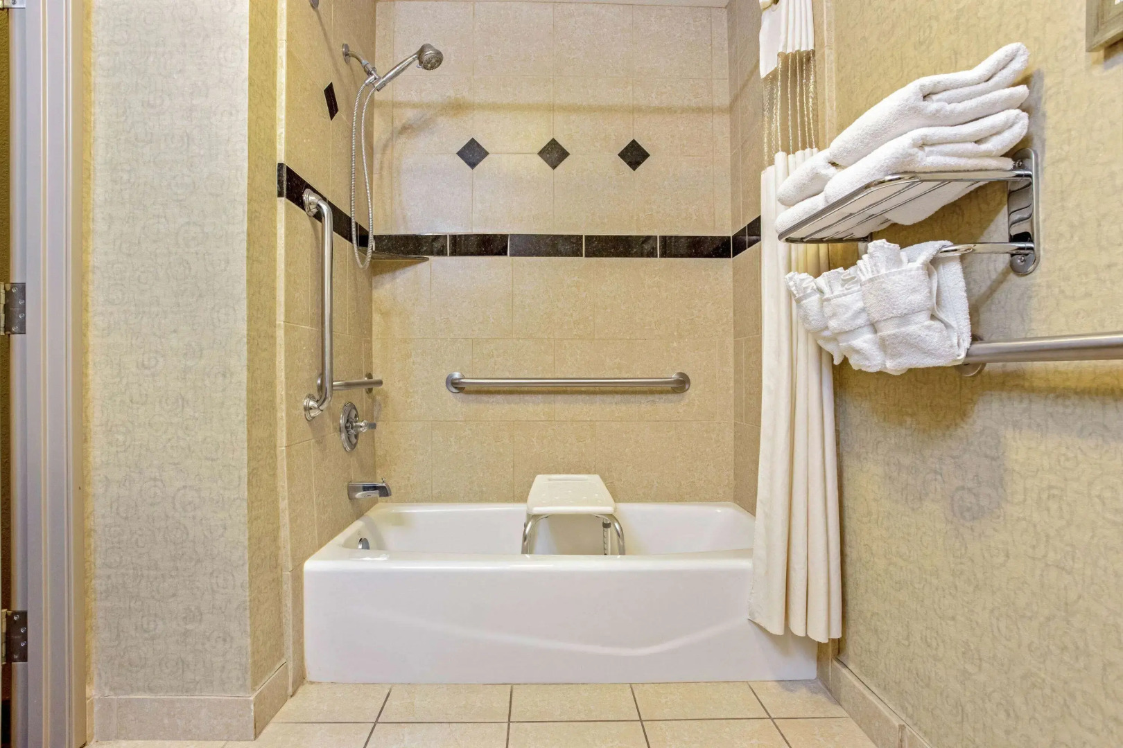 La Quinta Inn & Suites by Wyndham Cleburne