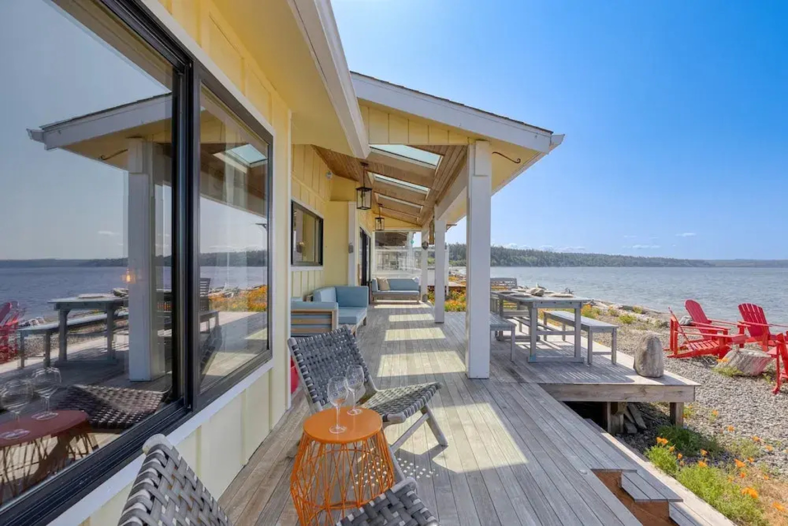 Vintage Beach House by Avantstay Waterfront Home