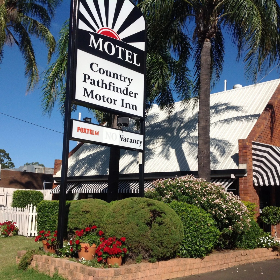Country Pathfinder Motor Inn