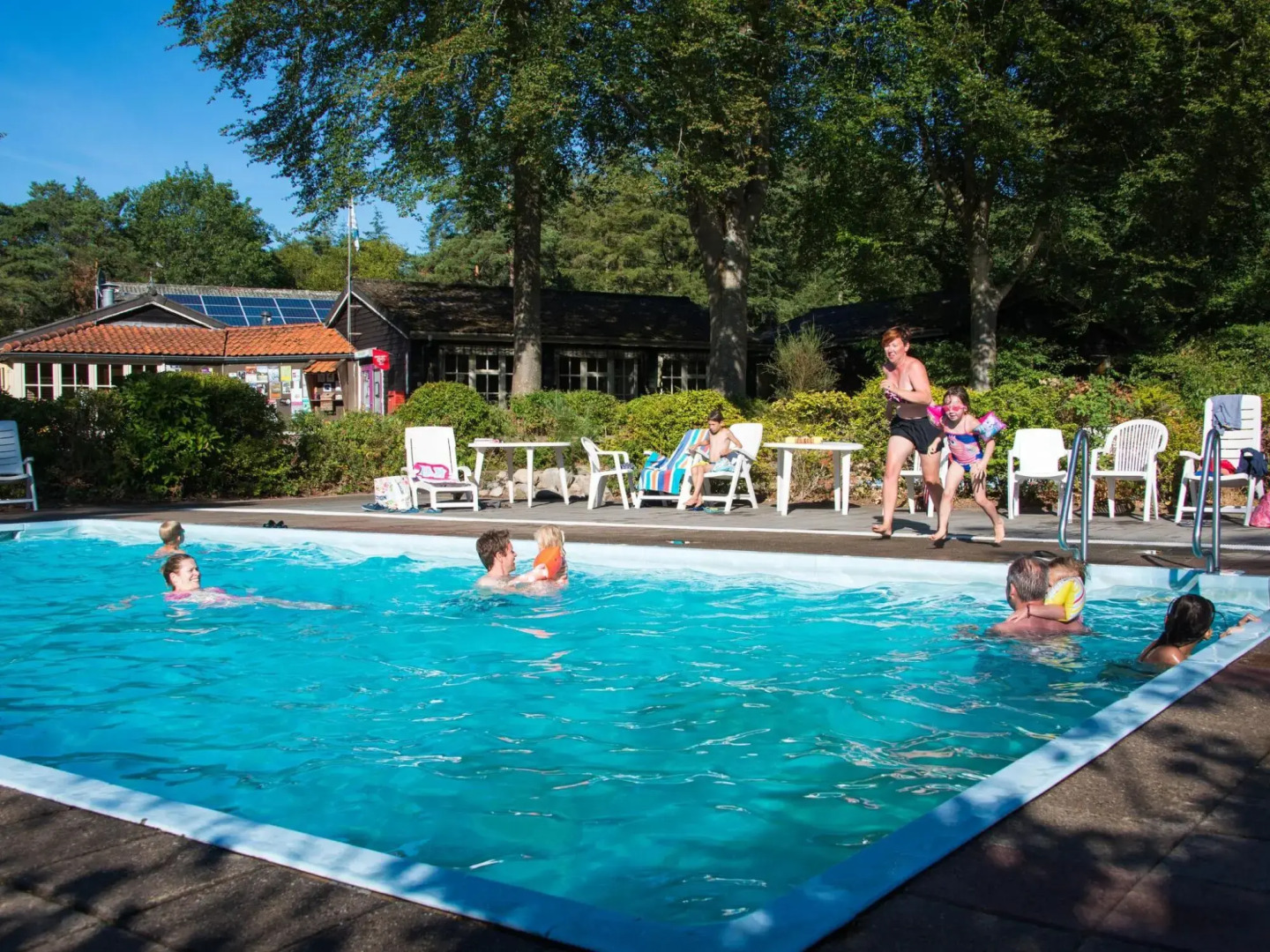 Spacious villa with sauna and hot tub, in a holiday park near a National Park