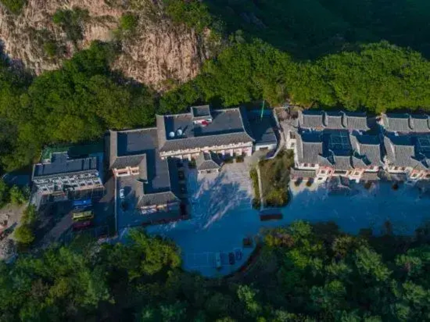 Phoenix Mountain Hotel