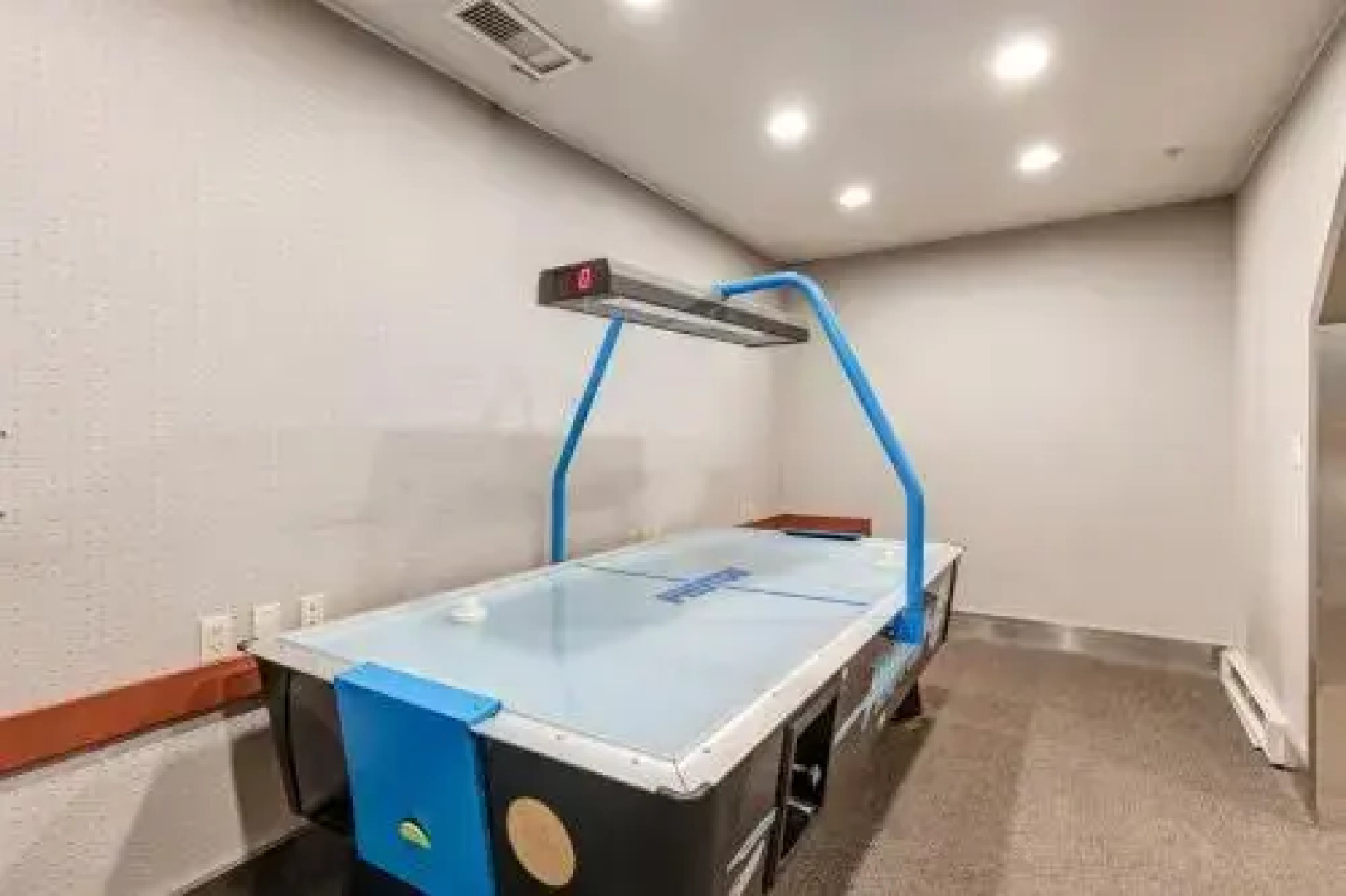 Eagle Springs East 101: Red-Wing Suite