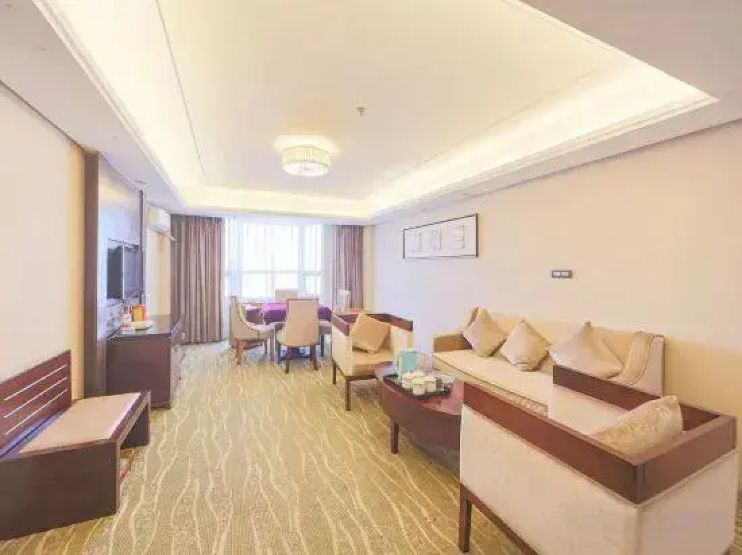 Yicheng Lanbowan Hotspring Holiday Hotel