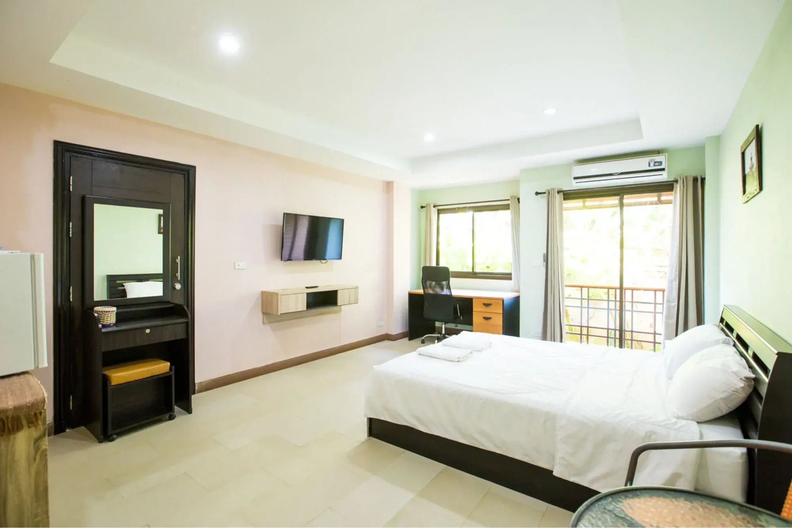 Banlanna Services Apartment