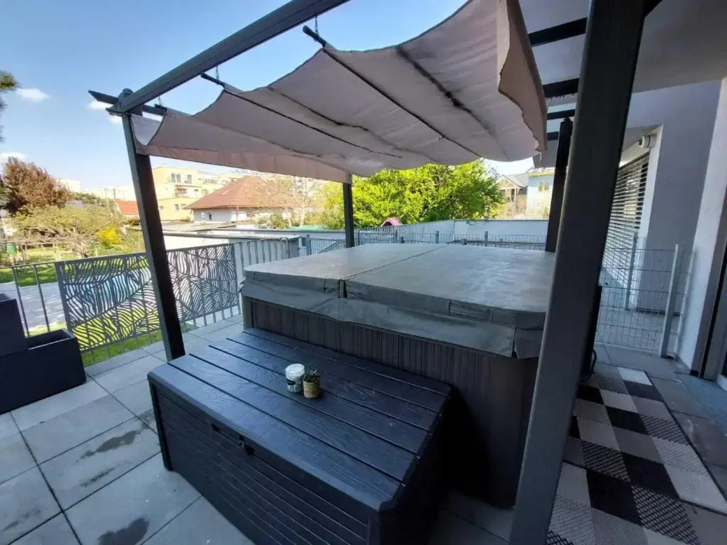 Dream Getaway Apartment with Jacuzzi and Pool