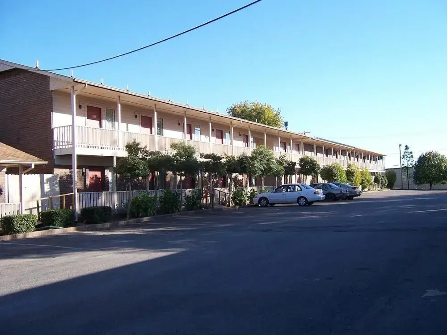 Oak Hill Inn & Suites