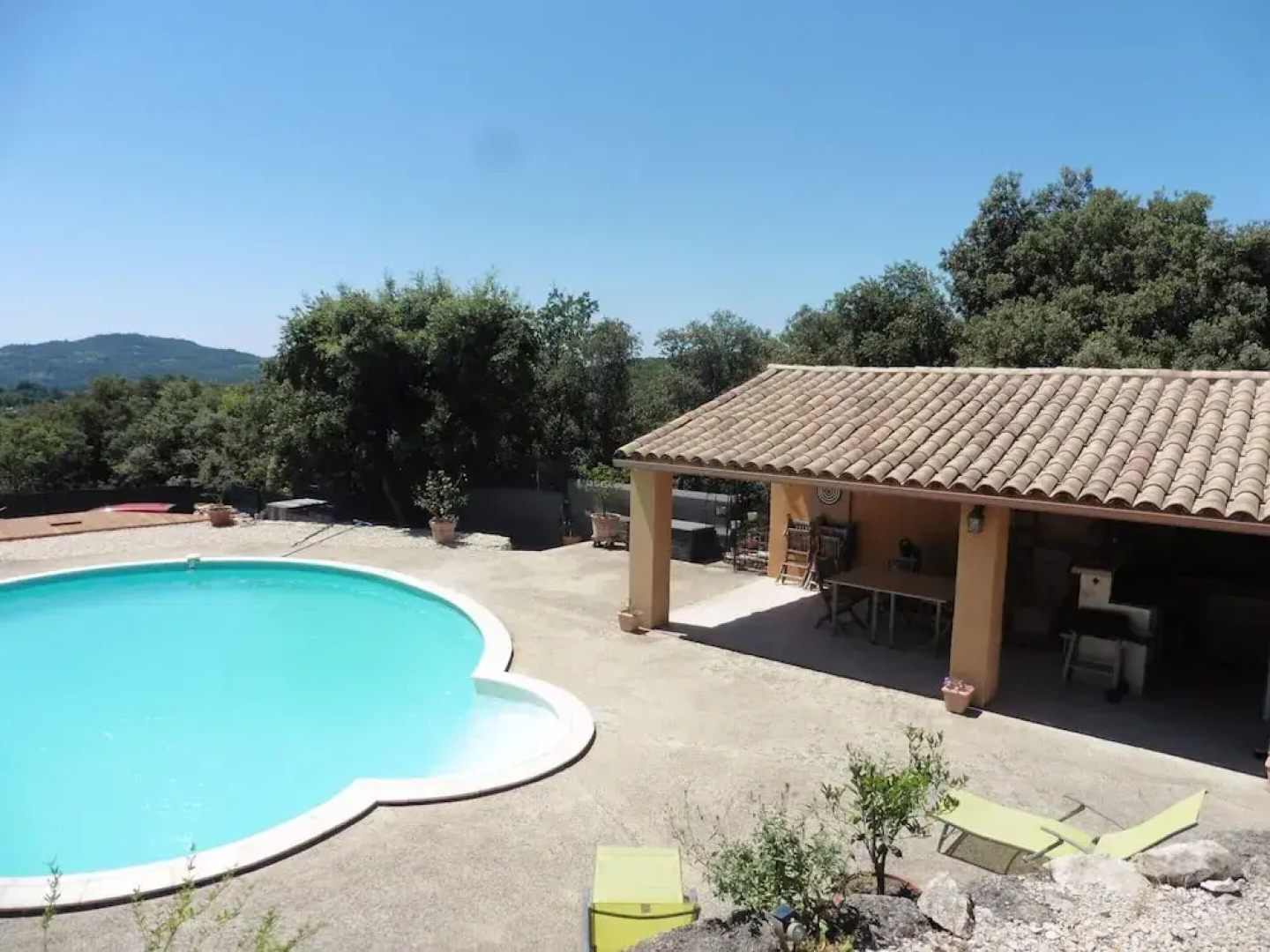 Pretty, Spacious Holiday Home With Private Pool