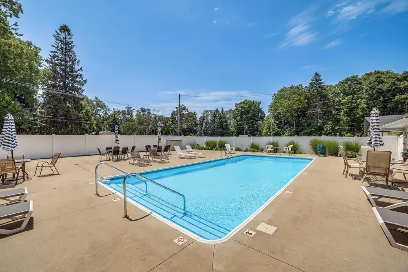 Walk to Lake Michigan - South Haven Condo!