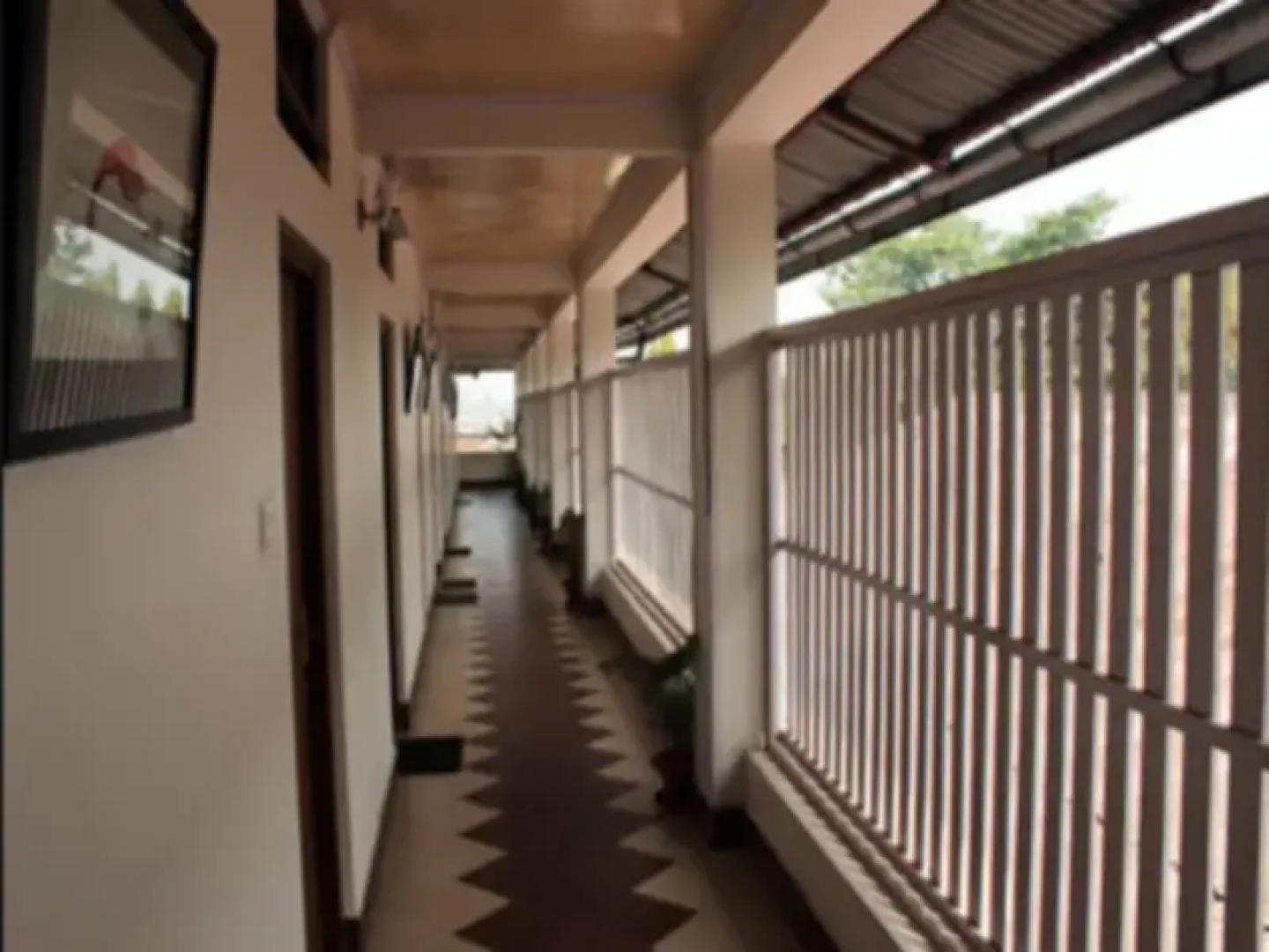 Marina's Motel
