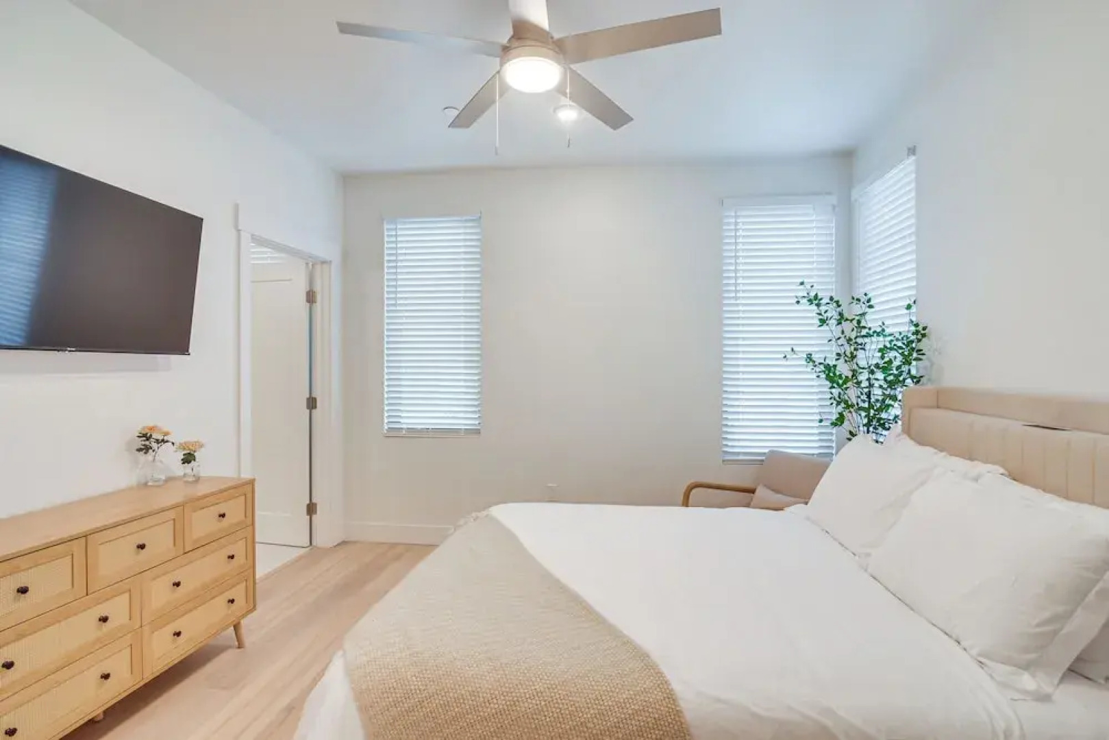 3 Mi to Lake Dillon: Condo Near Shops & Eats!