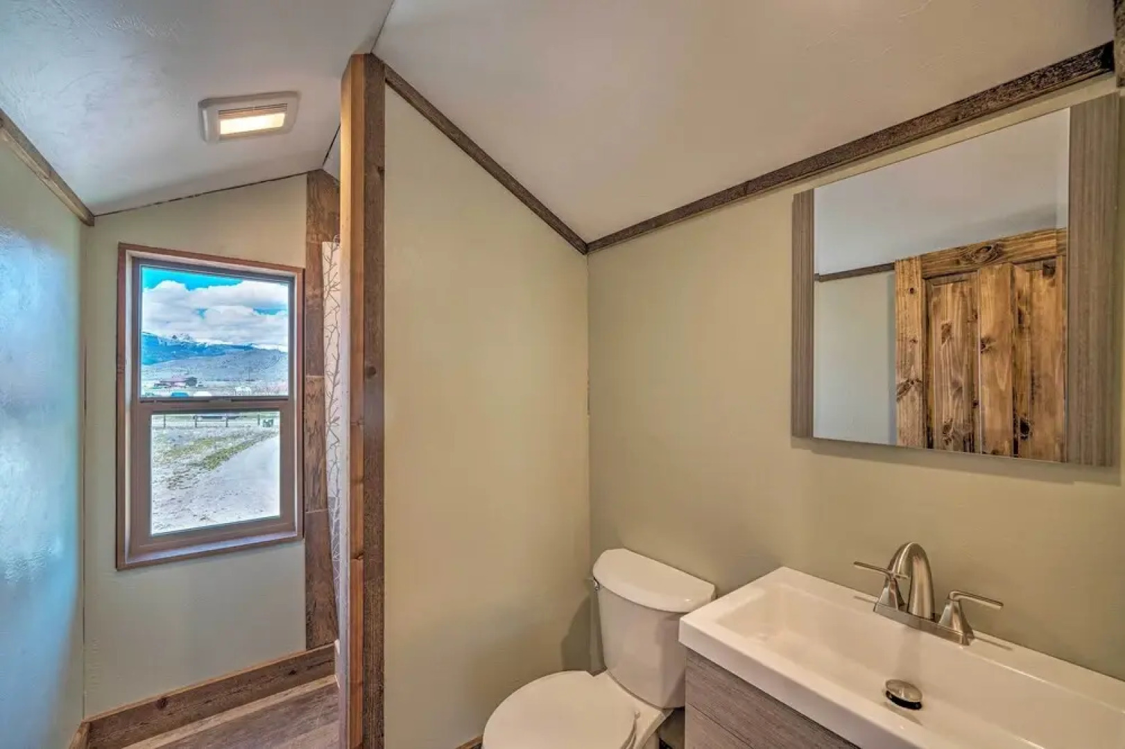 Mtn-view Cabin 40 Mi to Yellowstone Ntl Park!