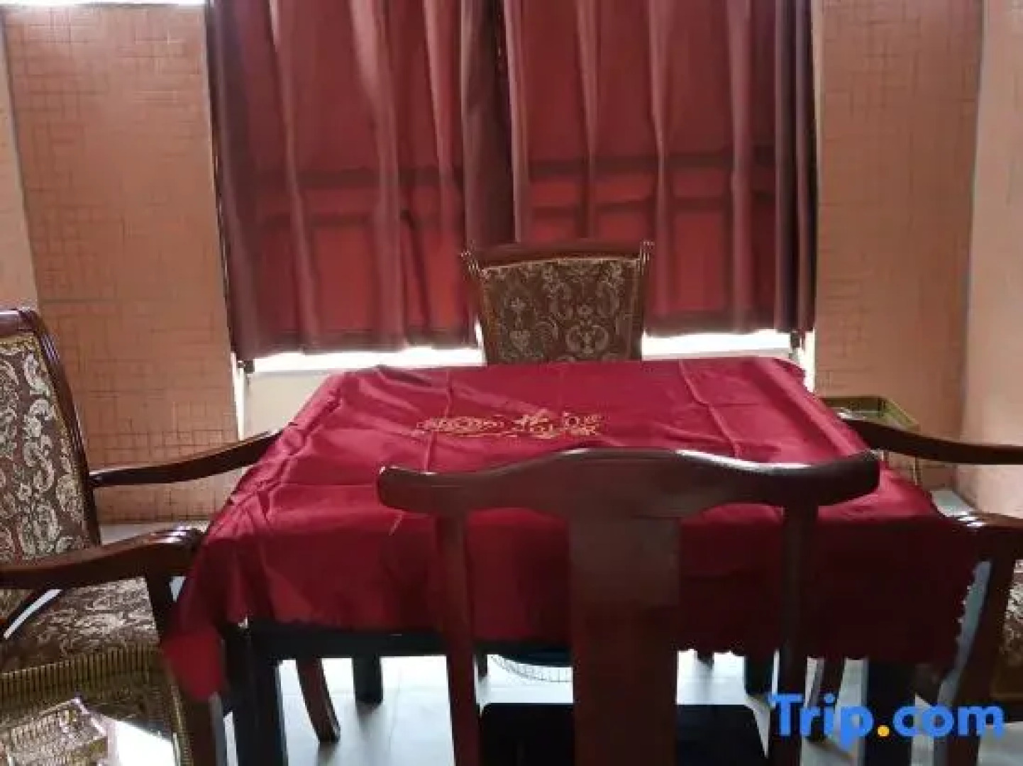 Yuechi Jintai Business Hotel