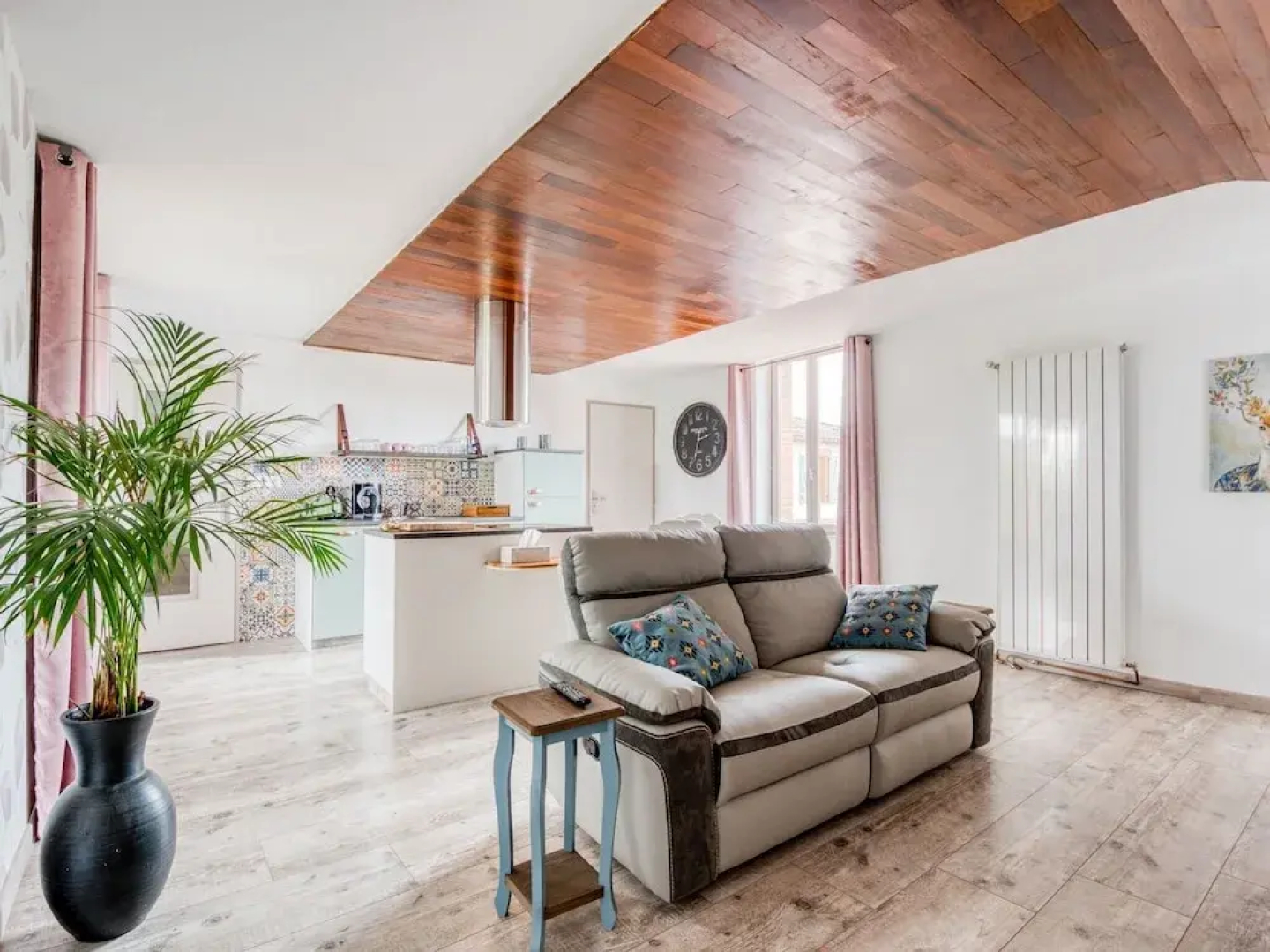 Fantastic Apartment With Whirlpool, Balcony, Deck-chairs