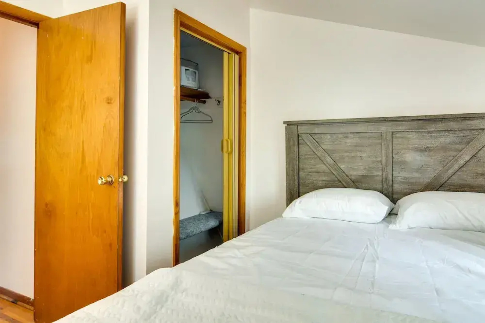 Depew Vacation Rental ~ 10 Mi to Buffalo!