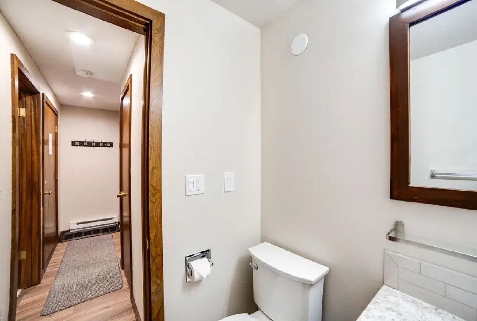 68sw - Fireplace - Washer/dryer - Dishwasher- Sleeps 4 2 Bedroom Home by RedAwning