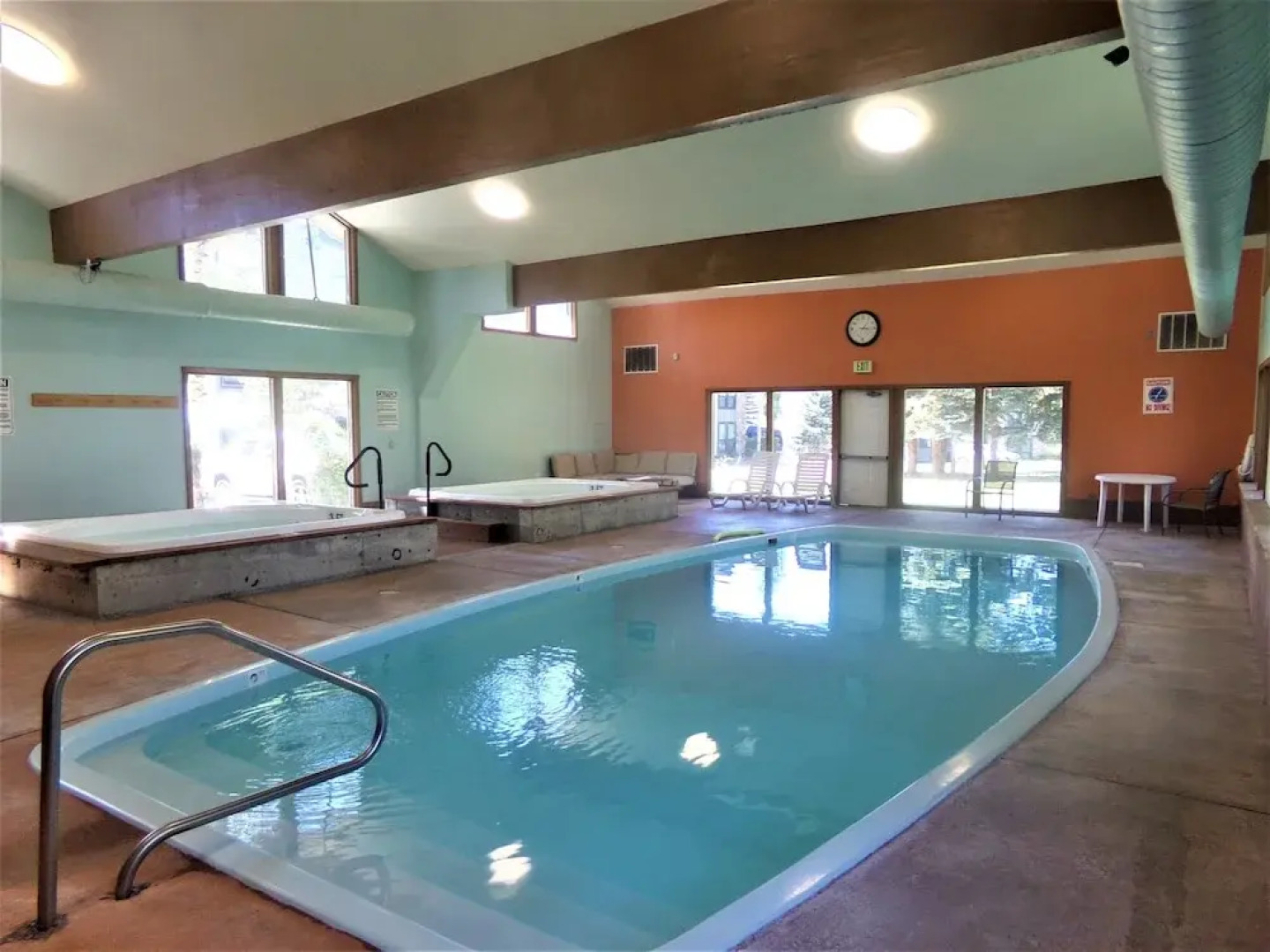 Lake Cliffe 1 Bed 1 Bath Views