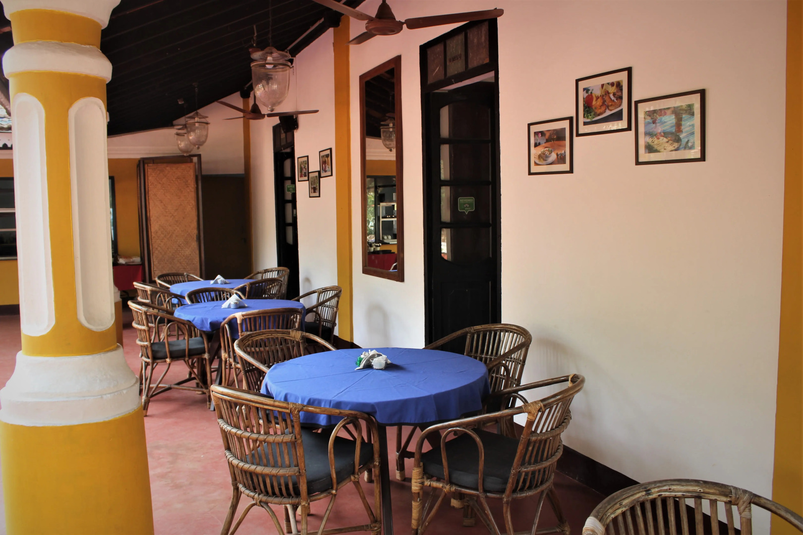 Granpa's Inn Hotel Bougainvillea