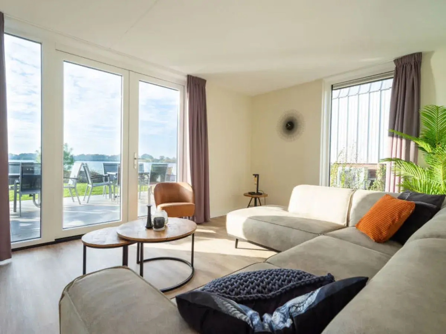 Resort De Kraaijenbergse Plassen 10279