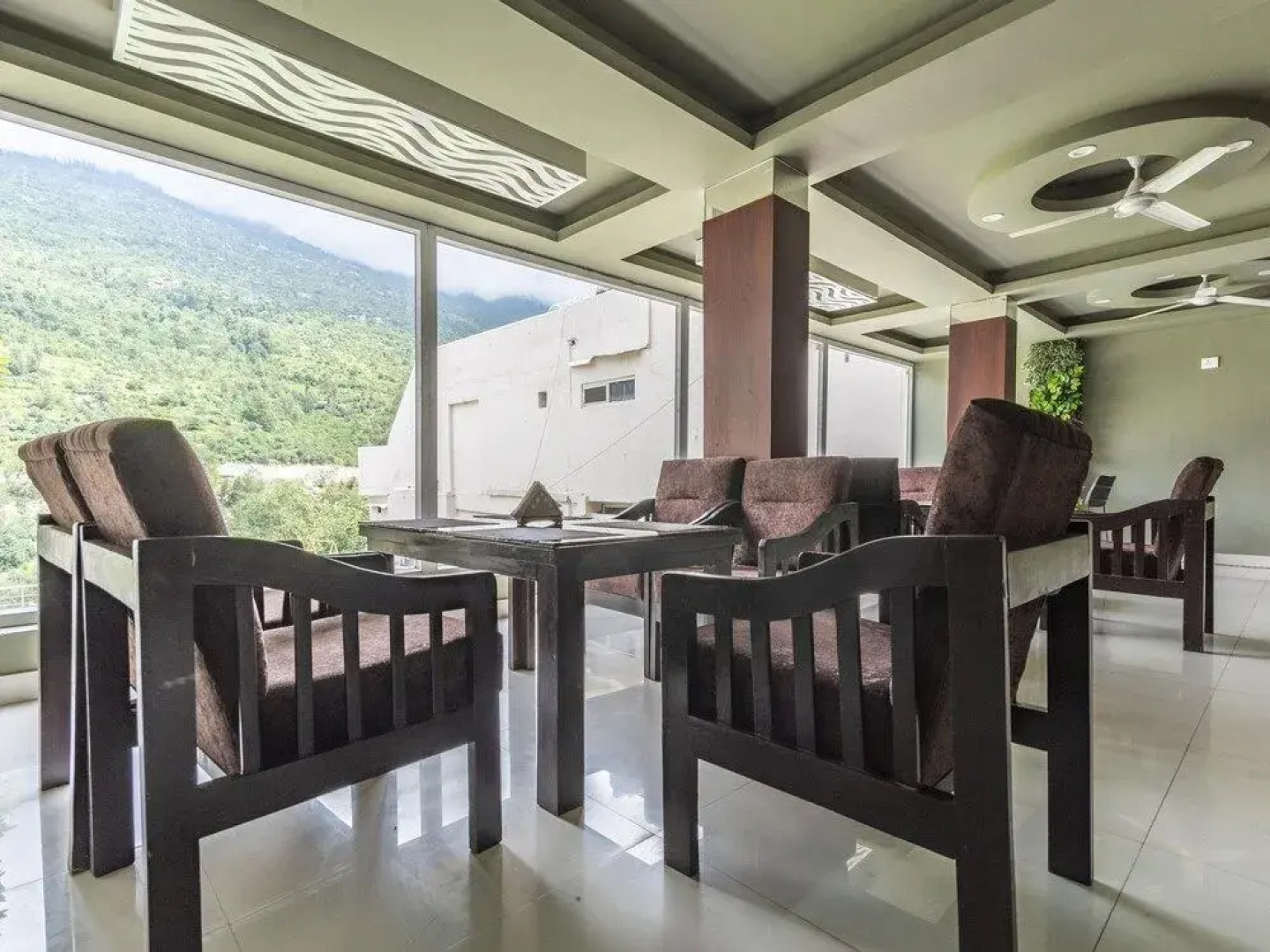 Oyo 19141 Diamond Vaishali