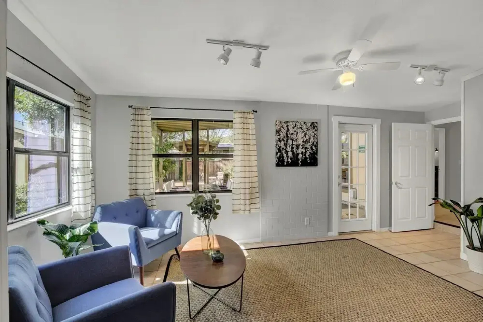 Huge Luxury Home Hot Tub and Sauna 2 mi to Dwntn