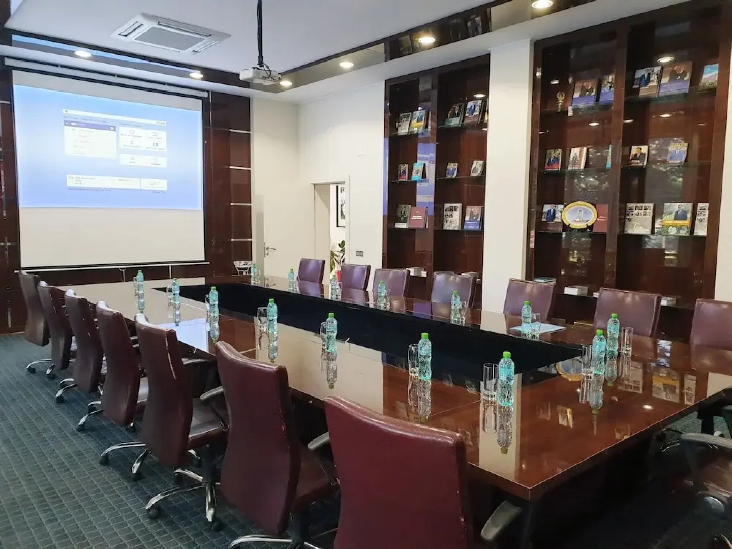 Отель Karon Palace