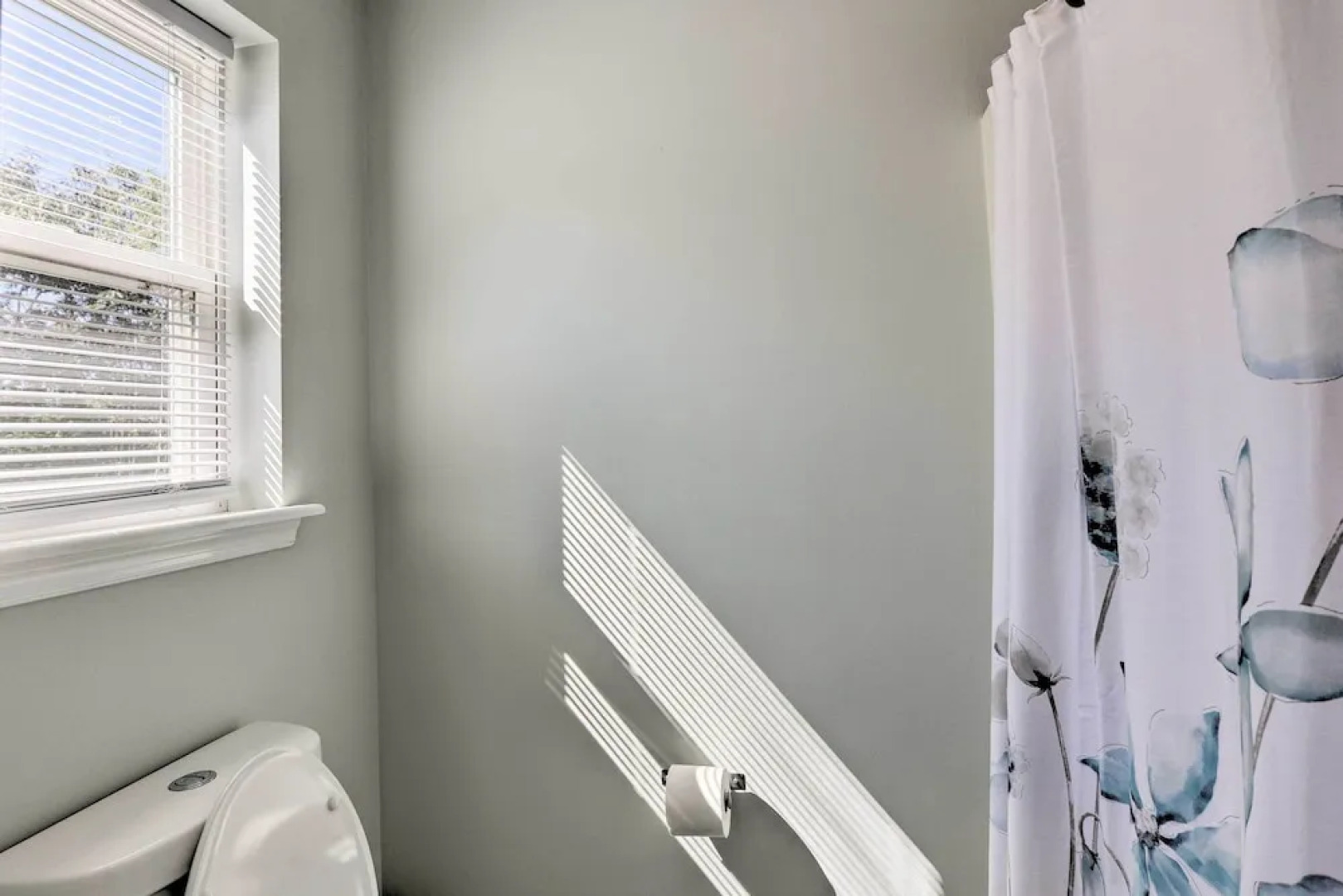 Poconos Escape w/ Hot Tub & Fire Pit