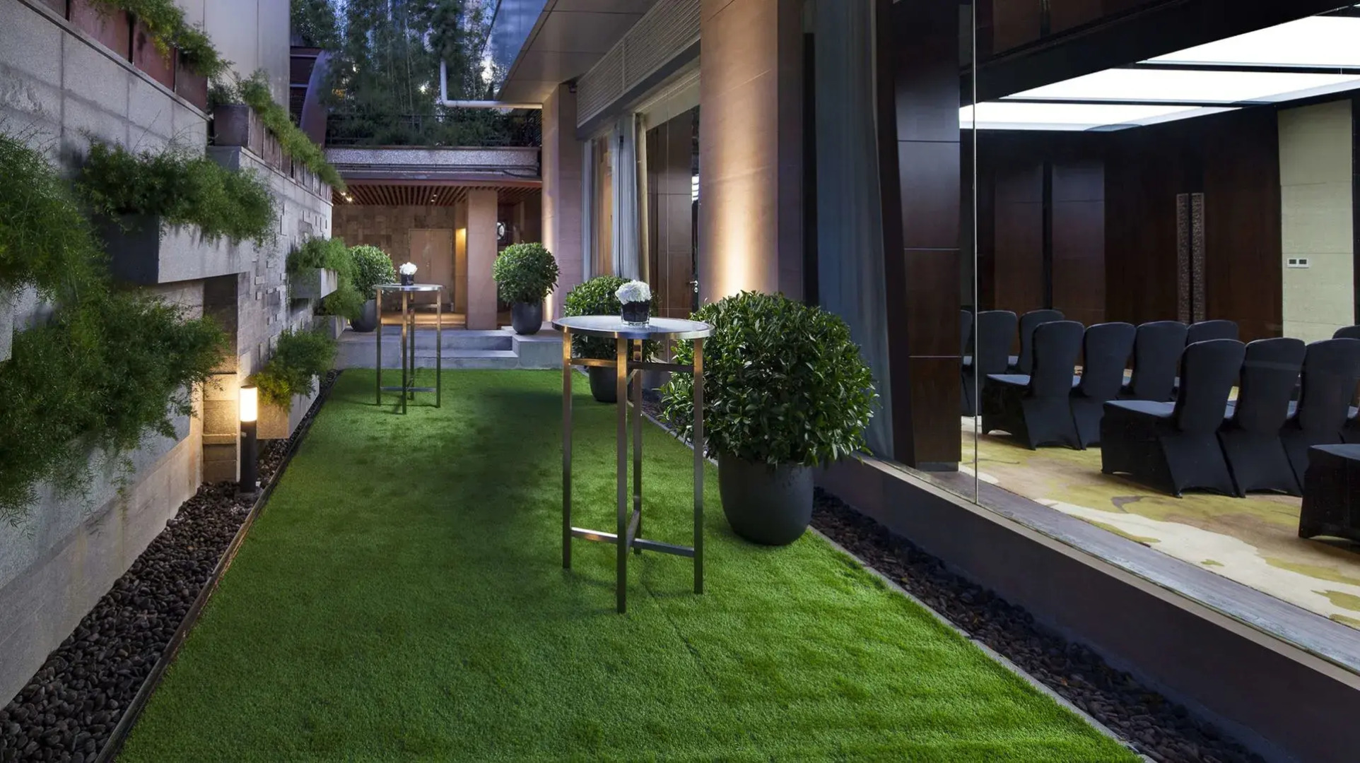 DoubleTree by Hilton Guangzhou-Free Shuttle Bus to Canton Fair Complex & Overseas Buyer Registration Services during Canton Fair Period