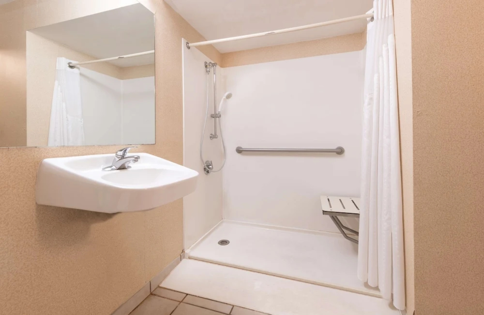 Aviator Hotel Suites, BW Signature Collection
