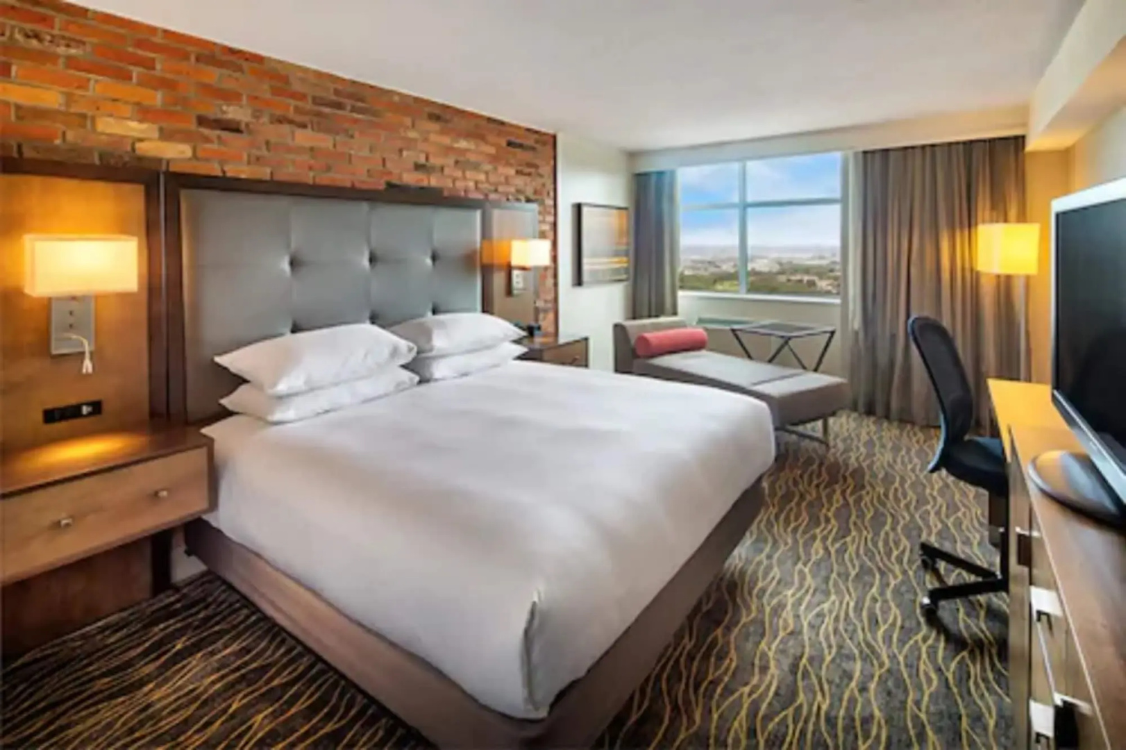 DoubleTree by Hilton Toronto Airport