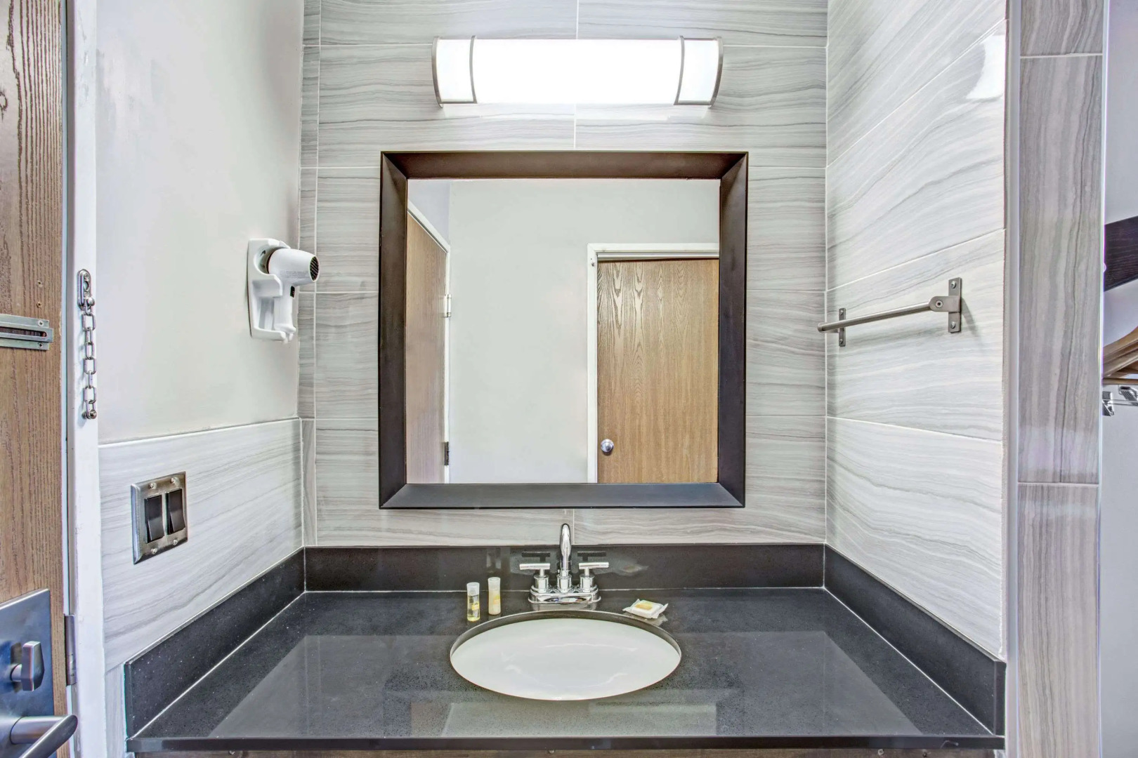 Days Inn by Wyndham Great Lakes Naval Base