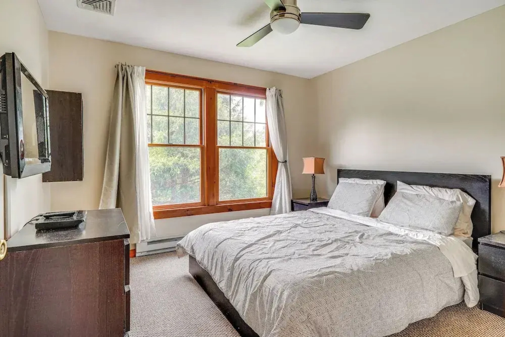 Tannersville Resort Home w/ Deck & Gas Grill!