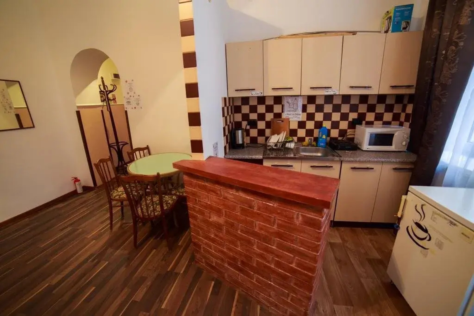 Hollywood Home Hostel