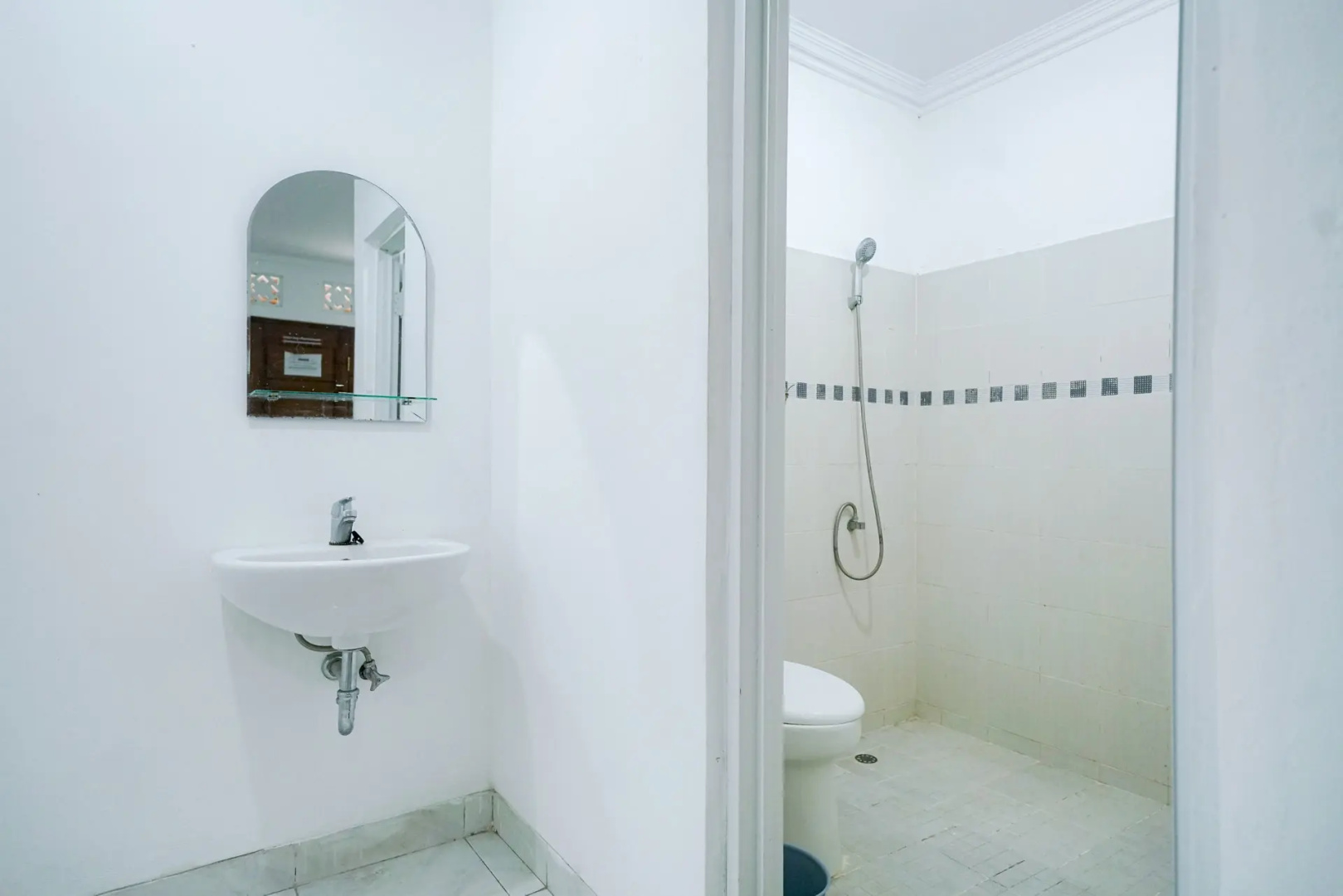 Urbanview Hotel Ratu Kuring Gisting