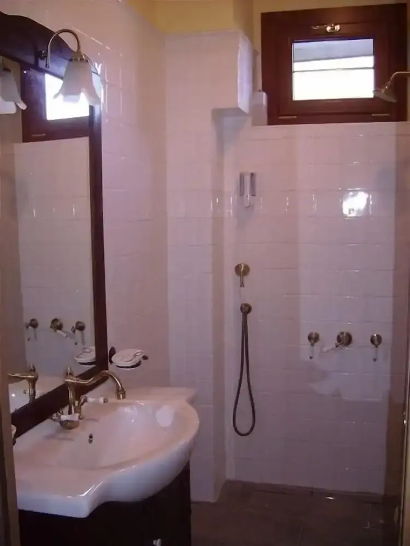 Azalea & Glicine House