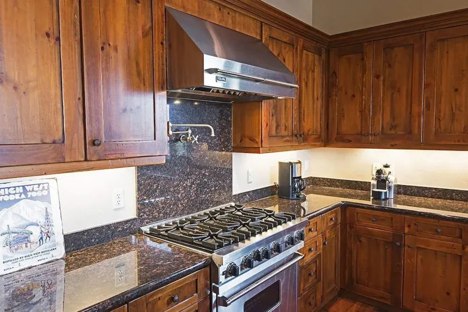 4BR Luxury Ranch Cabin by RedAwning