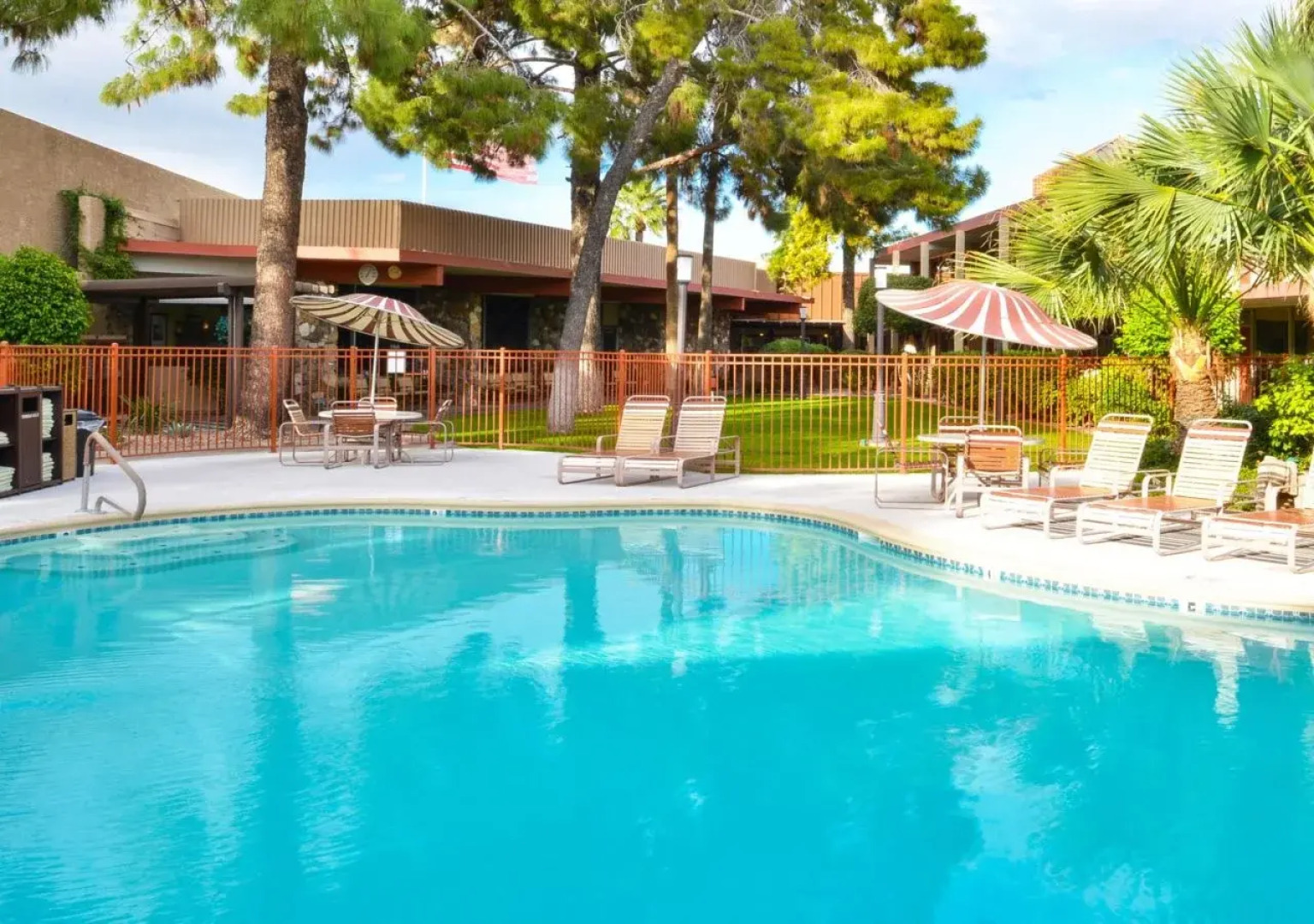 Magnuson Hotel Papago Inn