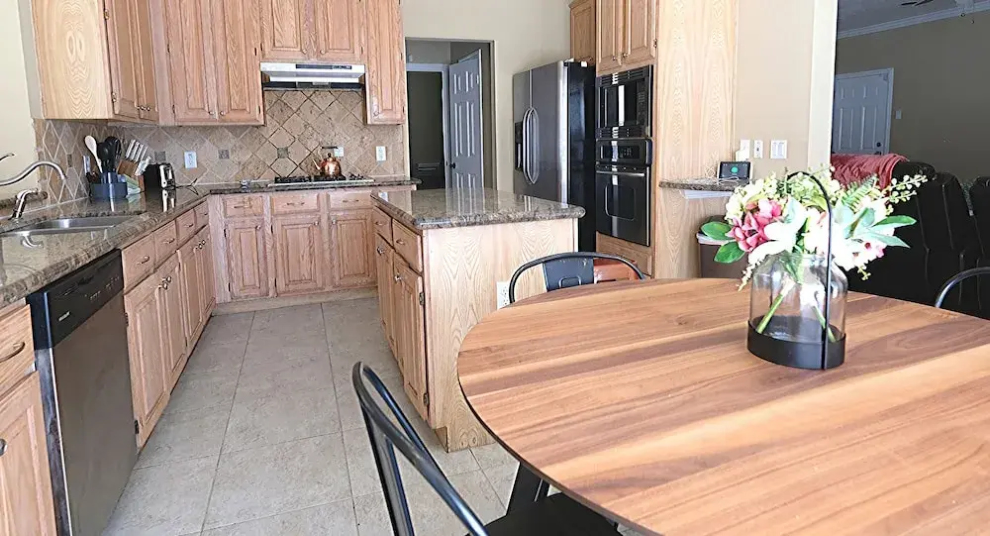 6Bdrm 3.5Bath 14Beds - 2 Story Houston