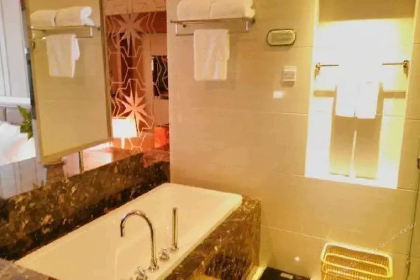 Ningbo East Shipu Hotel