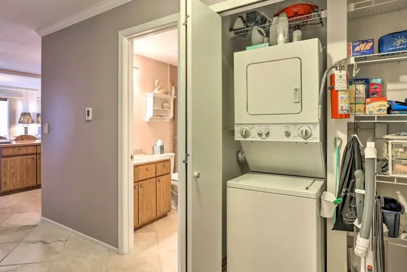 The Shores Condo w/ Beach Access < 2 Mi to Dtwn!