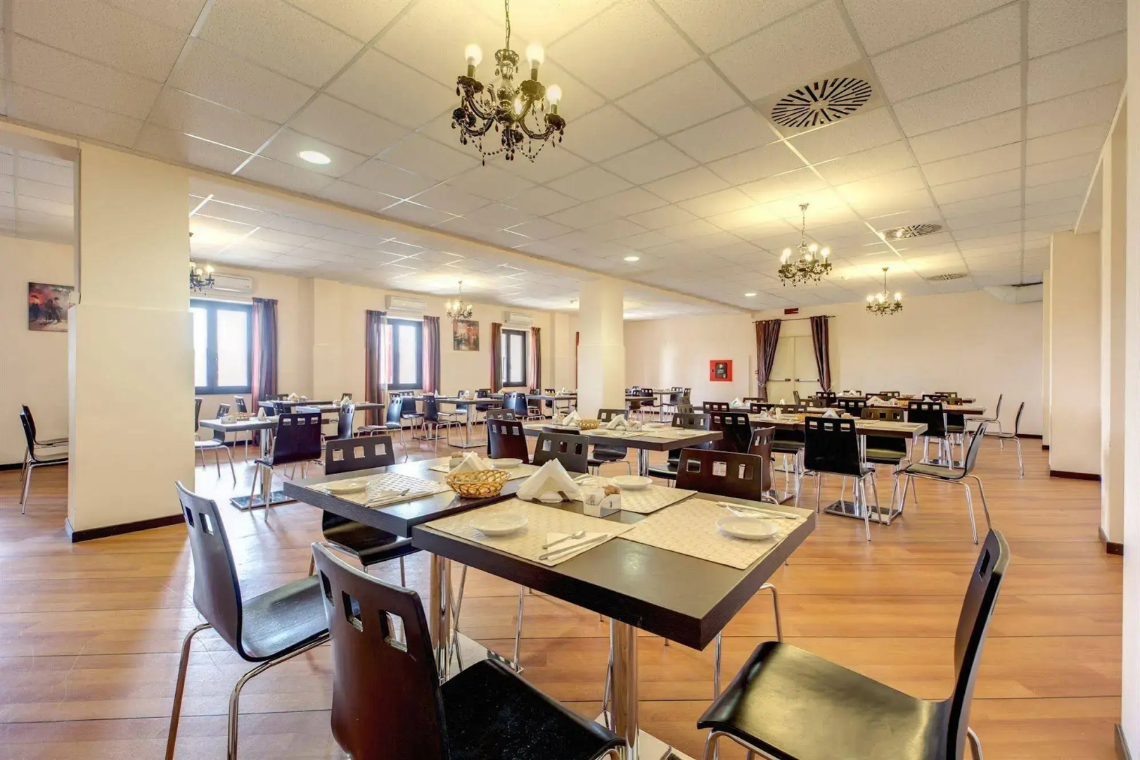 Regal Park Hotel