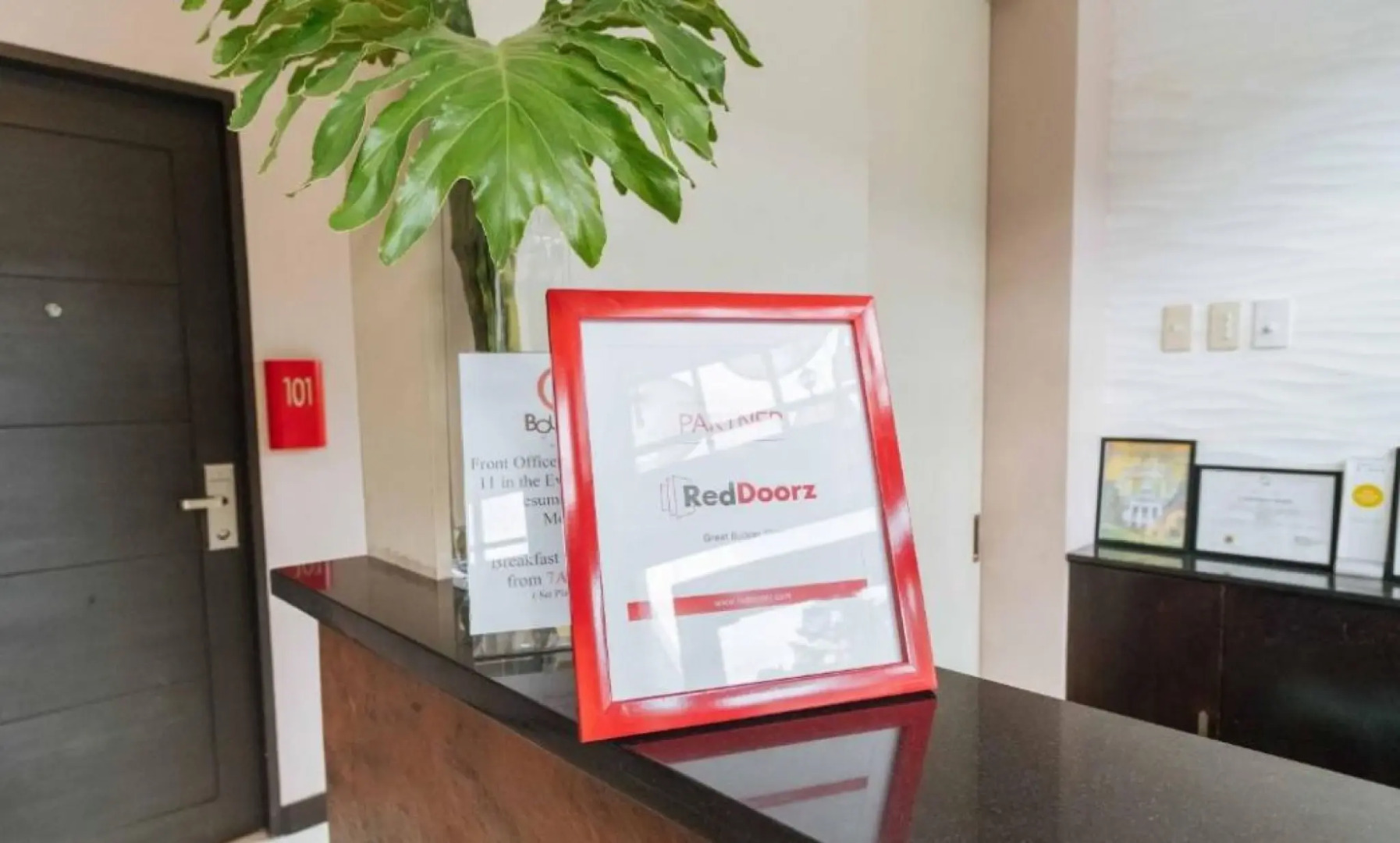 RedDoorz Plus @ Castle Chateau Iloilo