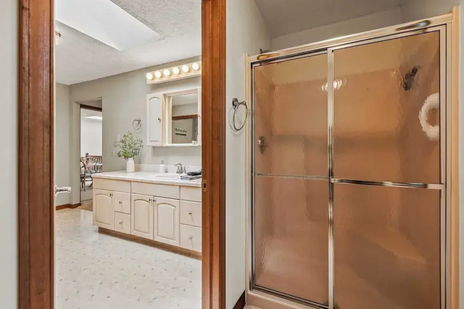 Tranquil Waterside by Avantstay Lakefront + Dock, Game Room, Views