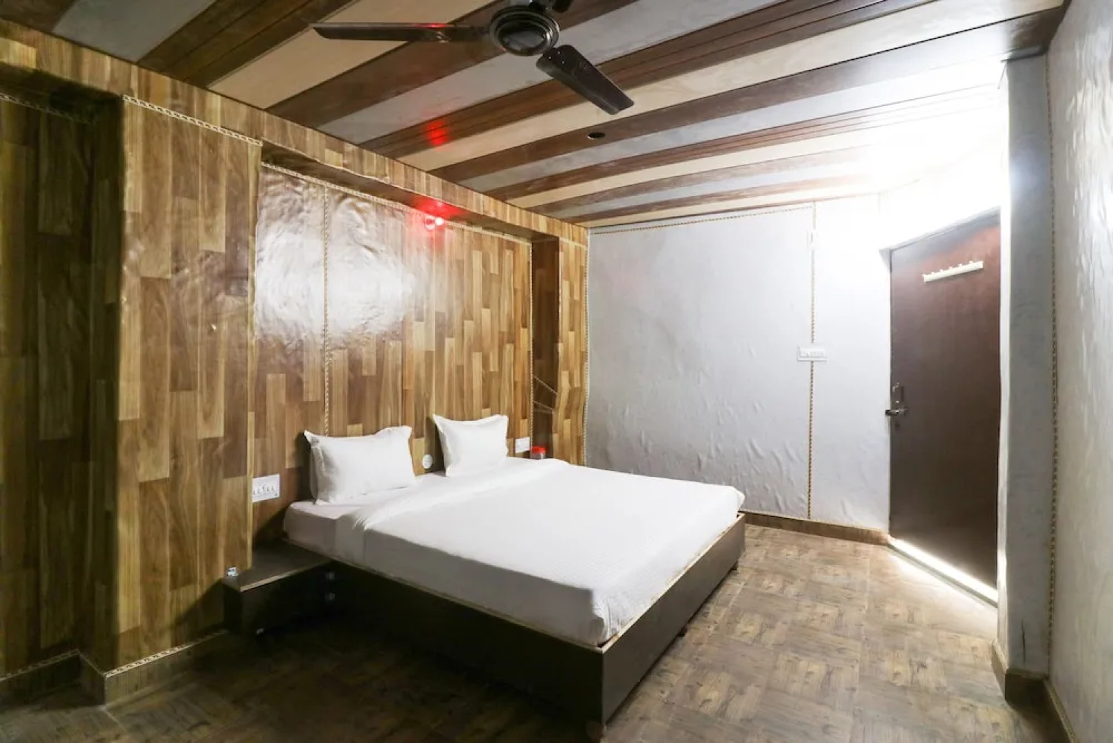 SPOT ON 49126 Silent Valley Appartments