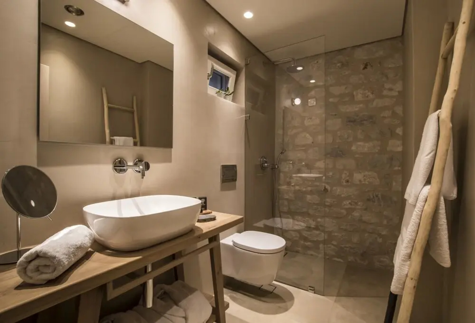 Bassa Maina Villas & Suites